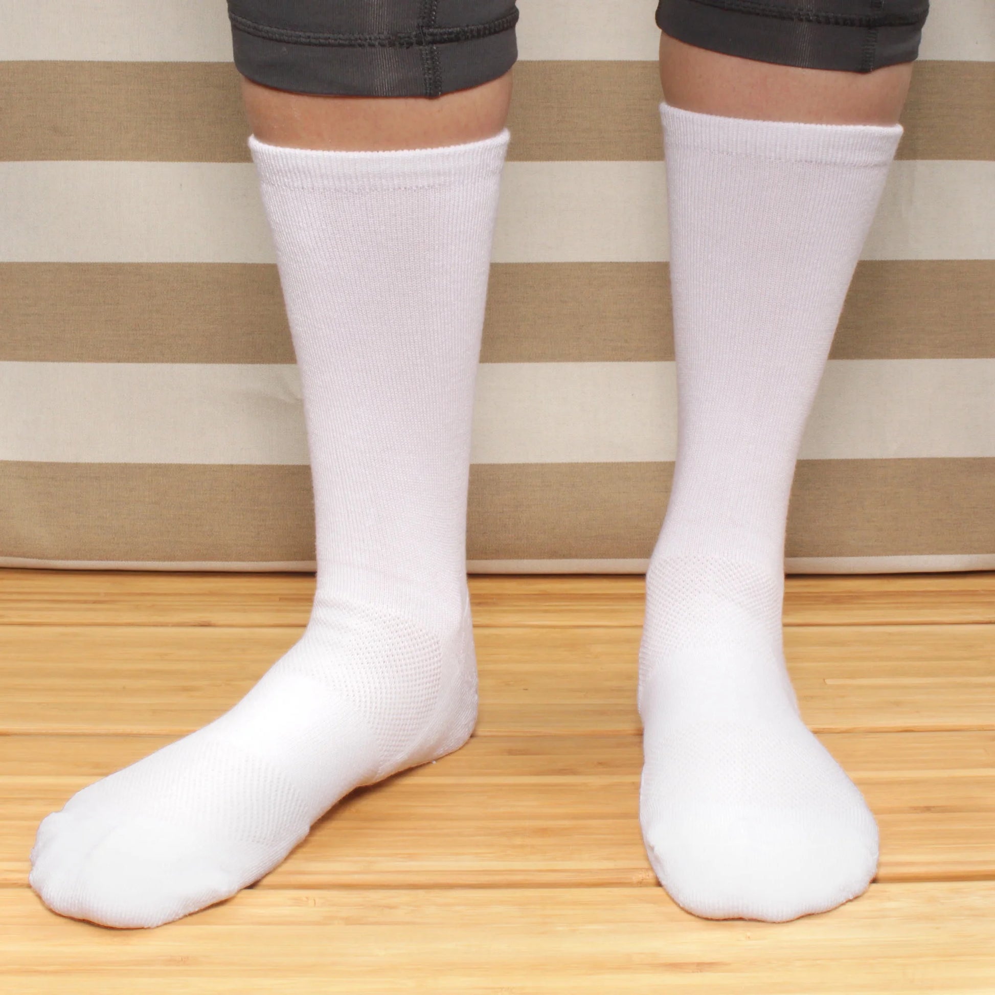 Men'S Rayon from Bamboo Fiber Antibacterial Ultra Breathable Wicking Supported Toe and Heel Crew Socks - White - 4 Pairs